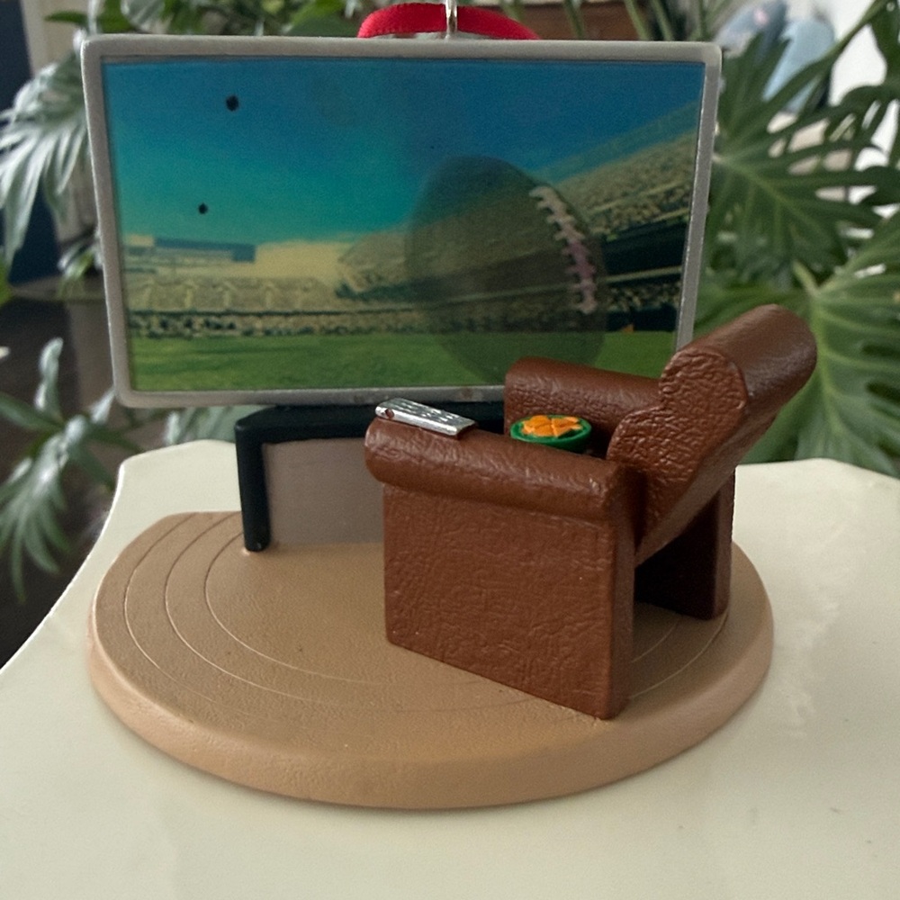 2009 Hallmark Big TV Screen Hologram Football Game Armchair Christmas Ornament